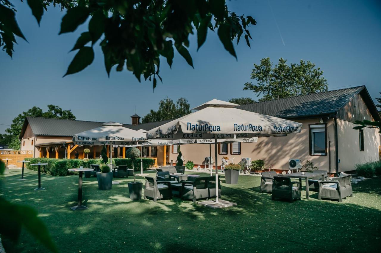 Sztar Motel Etterem Balassagyarmat Ngoại thất bức ảnh